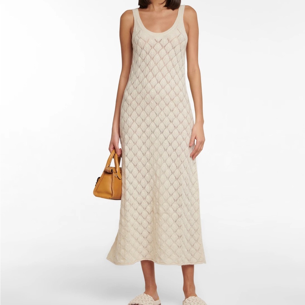 Elegant Cream Sleeveless Knit Dress